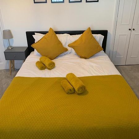 The Coach House Aparthotel Солсбъри Екстериор снимка