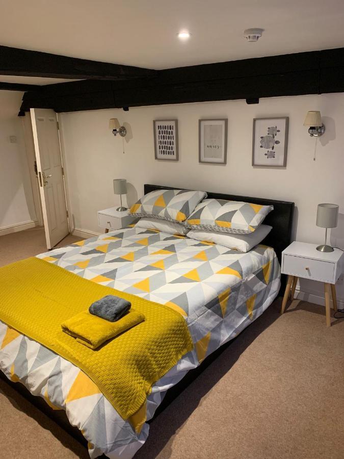 The Coach House Aparthotel Солсбъри Екстериор снимка