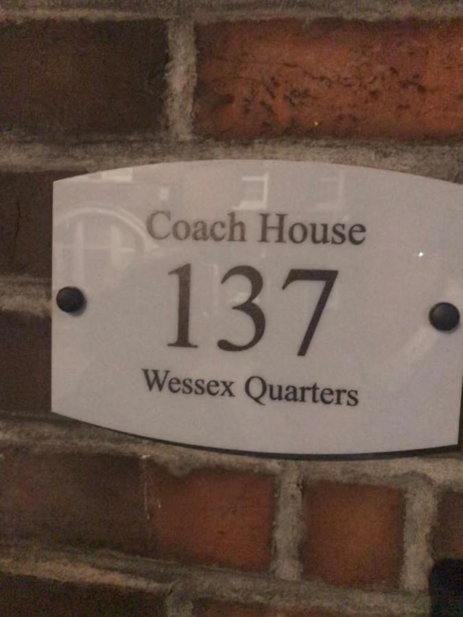 The Coach House Aparthotel Солсбъри Екстериор снимка