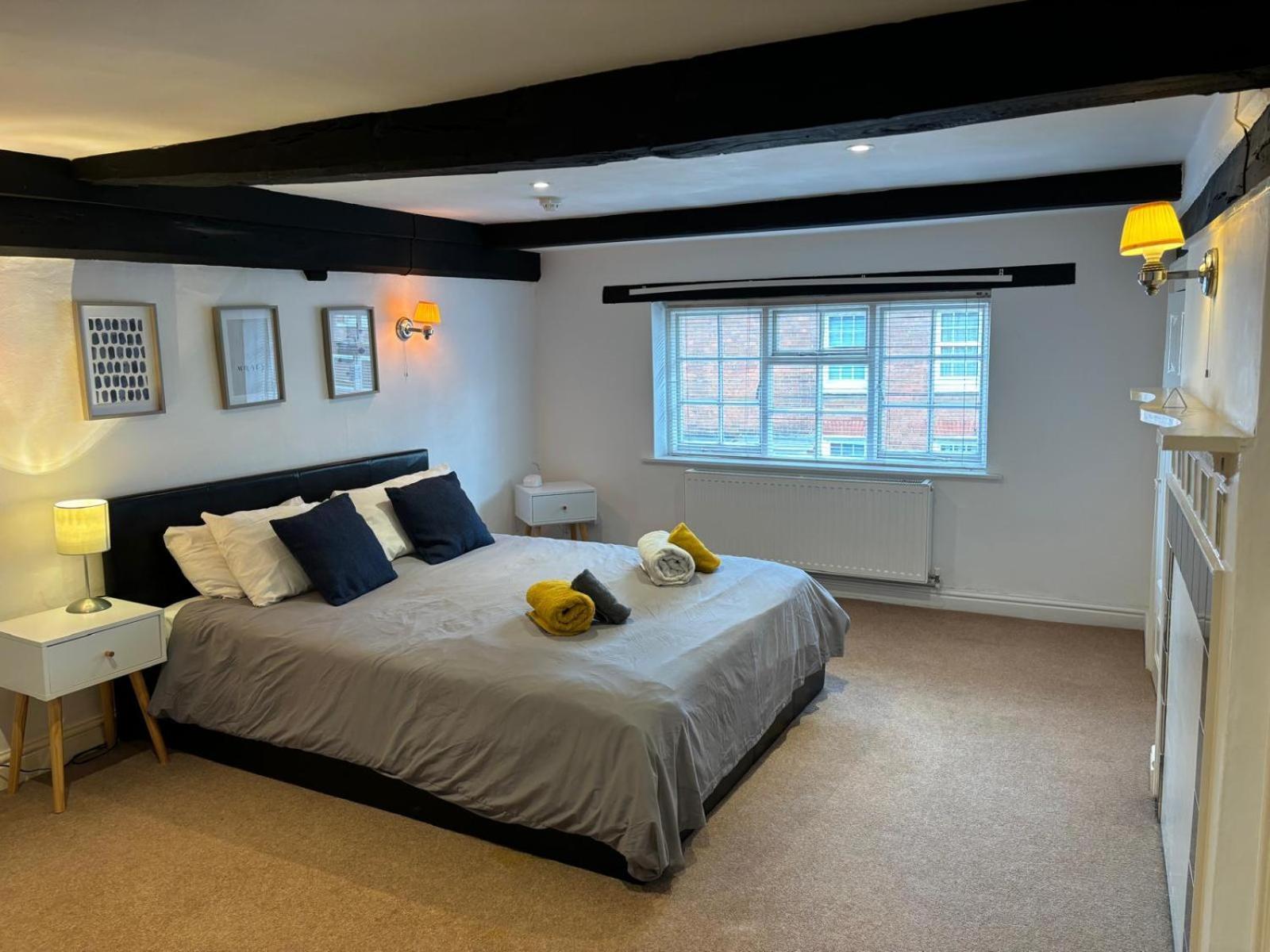 The Coach House Aparthotel Солсбъри Екстериор снимка