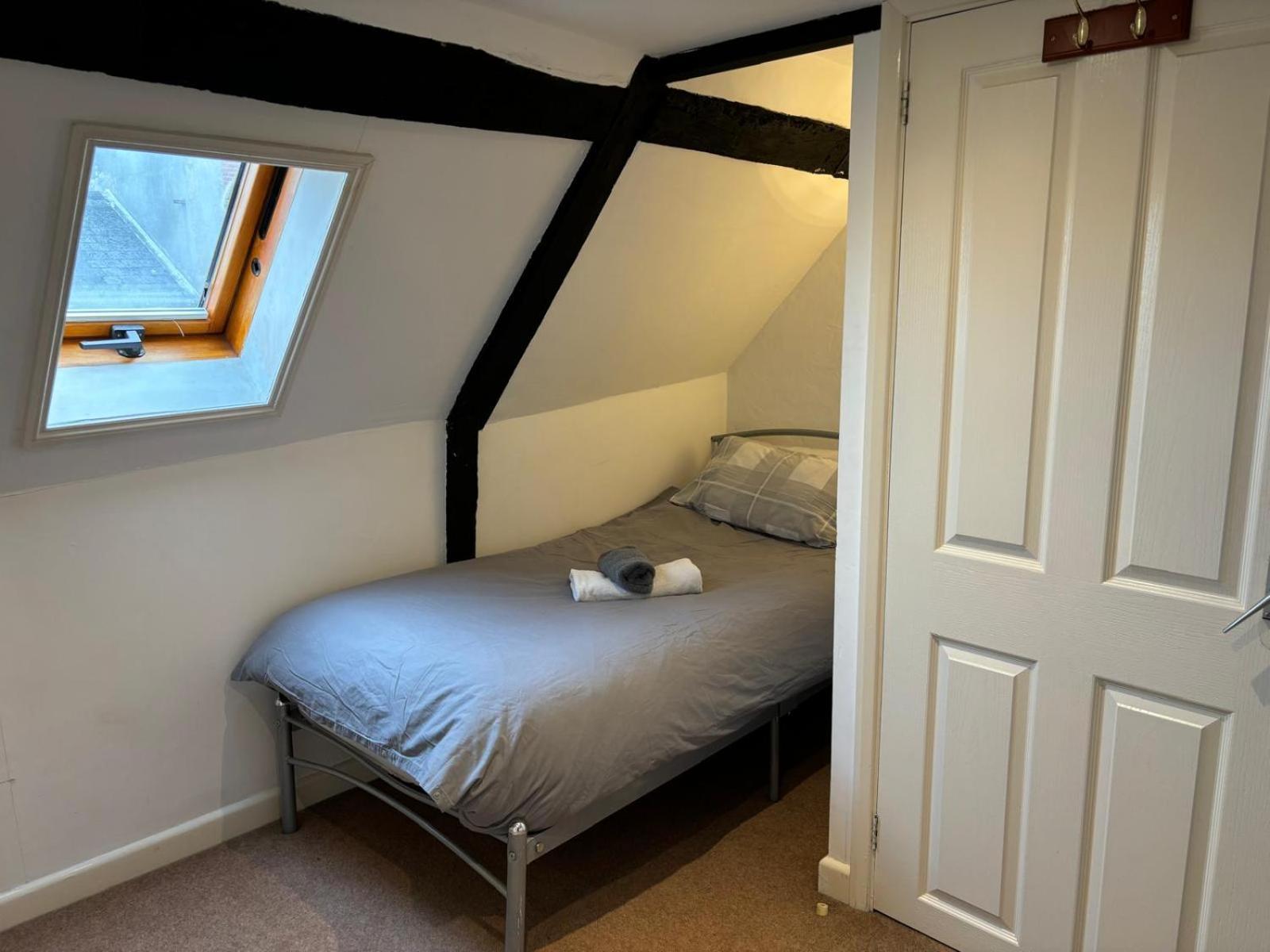 The Coach House Aparthotel Солсбъри Екстериор снимка