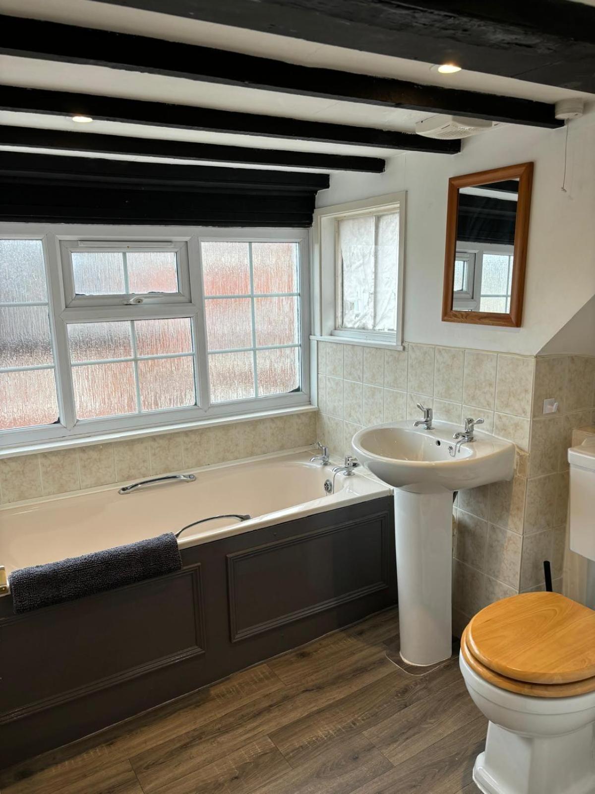 The Coach House Aparthotel Солсбъри Екстериор снимка